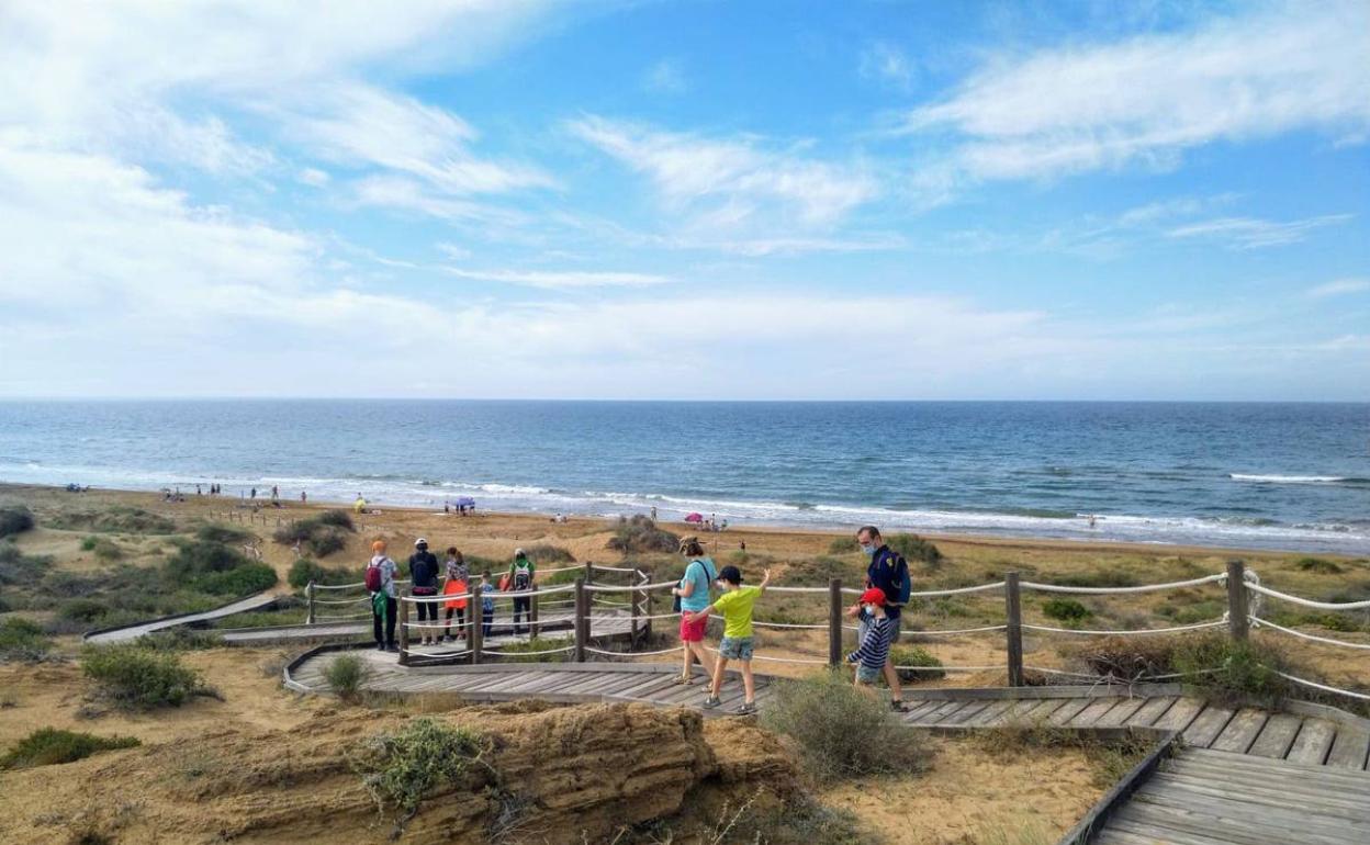 Imagen de archivo de una visita guiada por el parque de Calblanque.