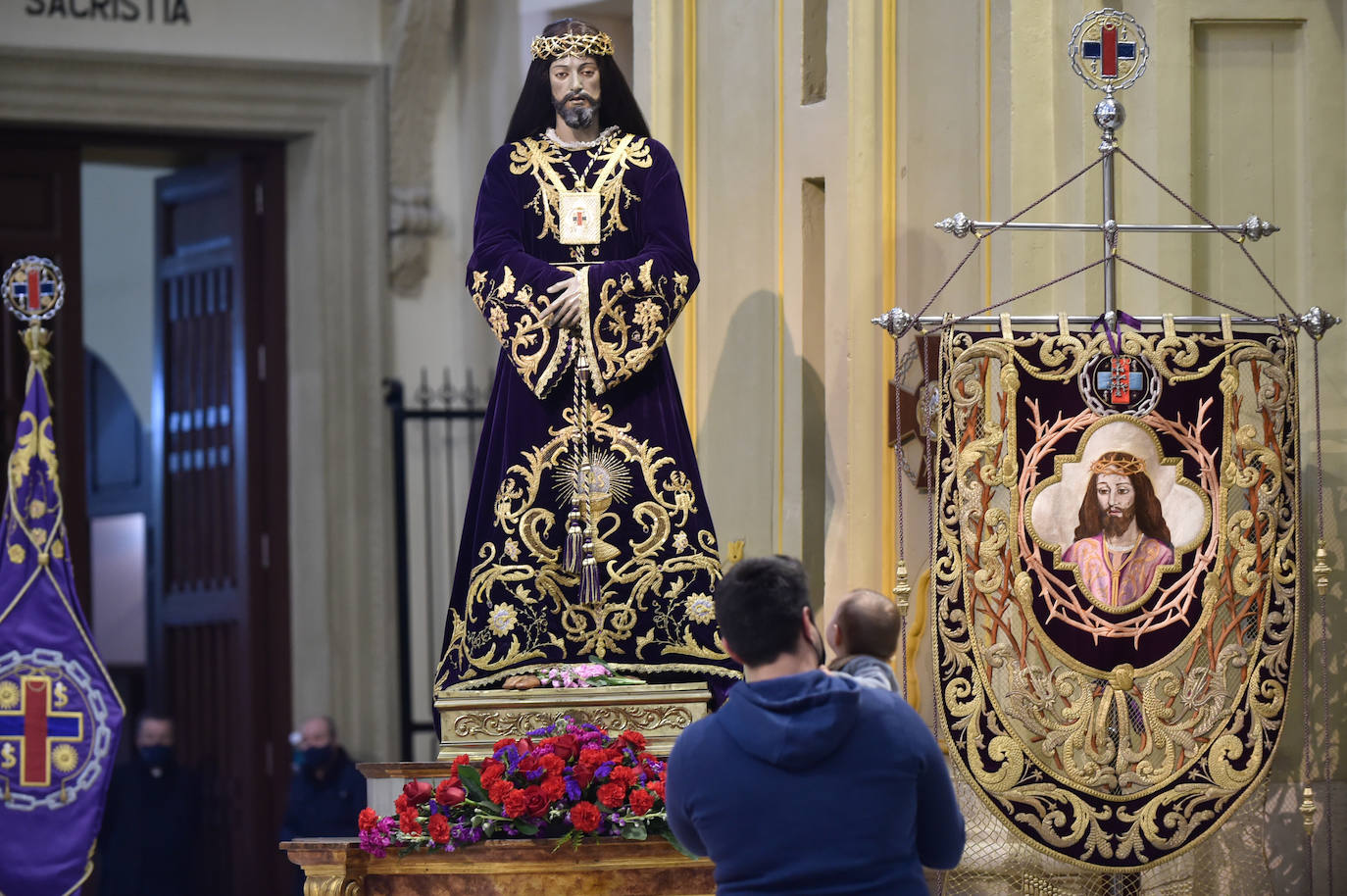 Fotos: Los murcianos visitan al Cristo del Rescate