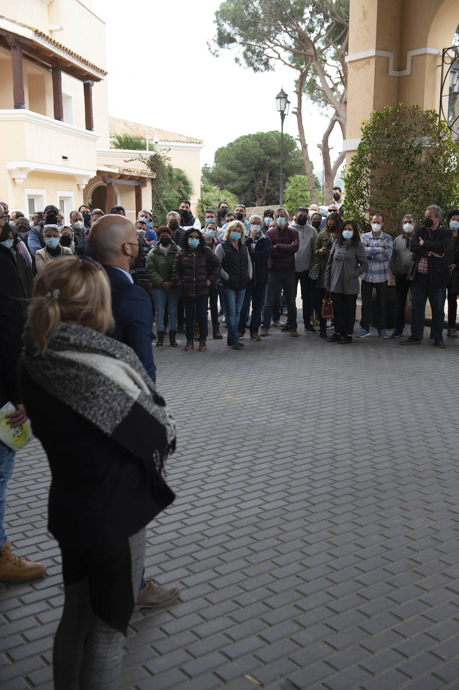 Fotos: Más de 150 empleados protestan por el ERE de La Manga Club