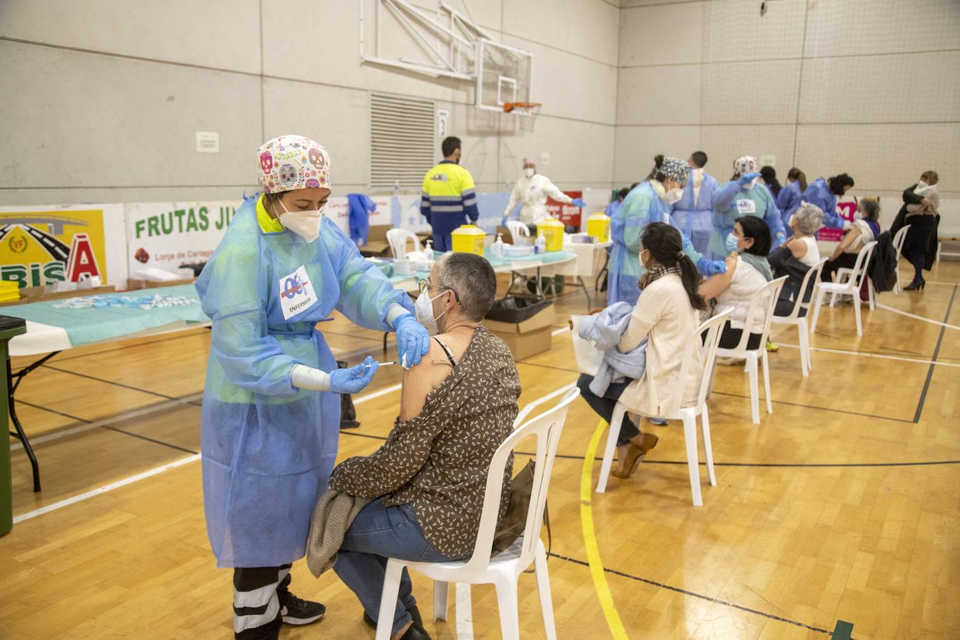 Fotos: Una vacunación masiva y deseada en Cabezo Beaza