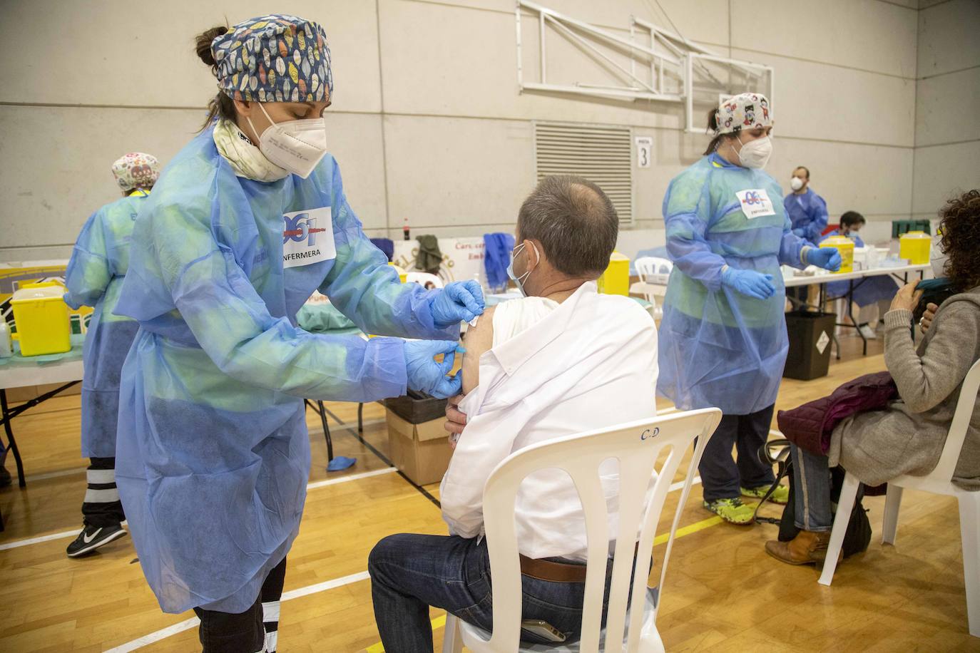 Fotos: Una vacunación masiva y deseada en Cabezo Beaza