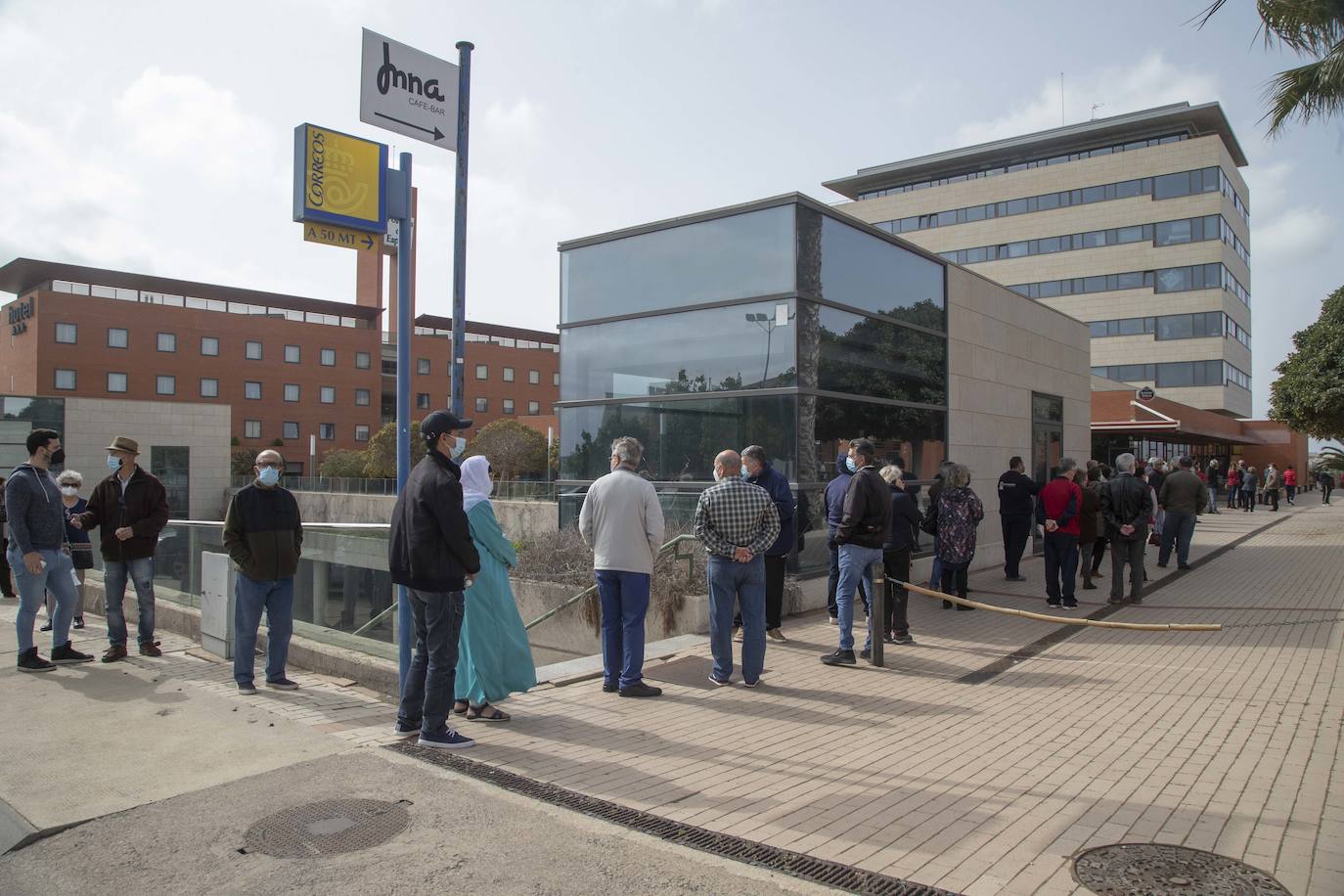 Fotos: Una vacunación masiva y deseada en Cabezo Beaza