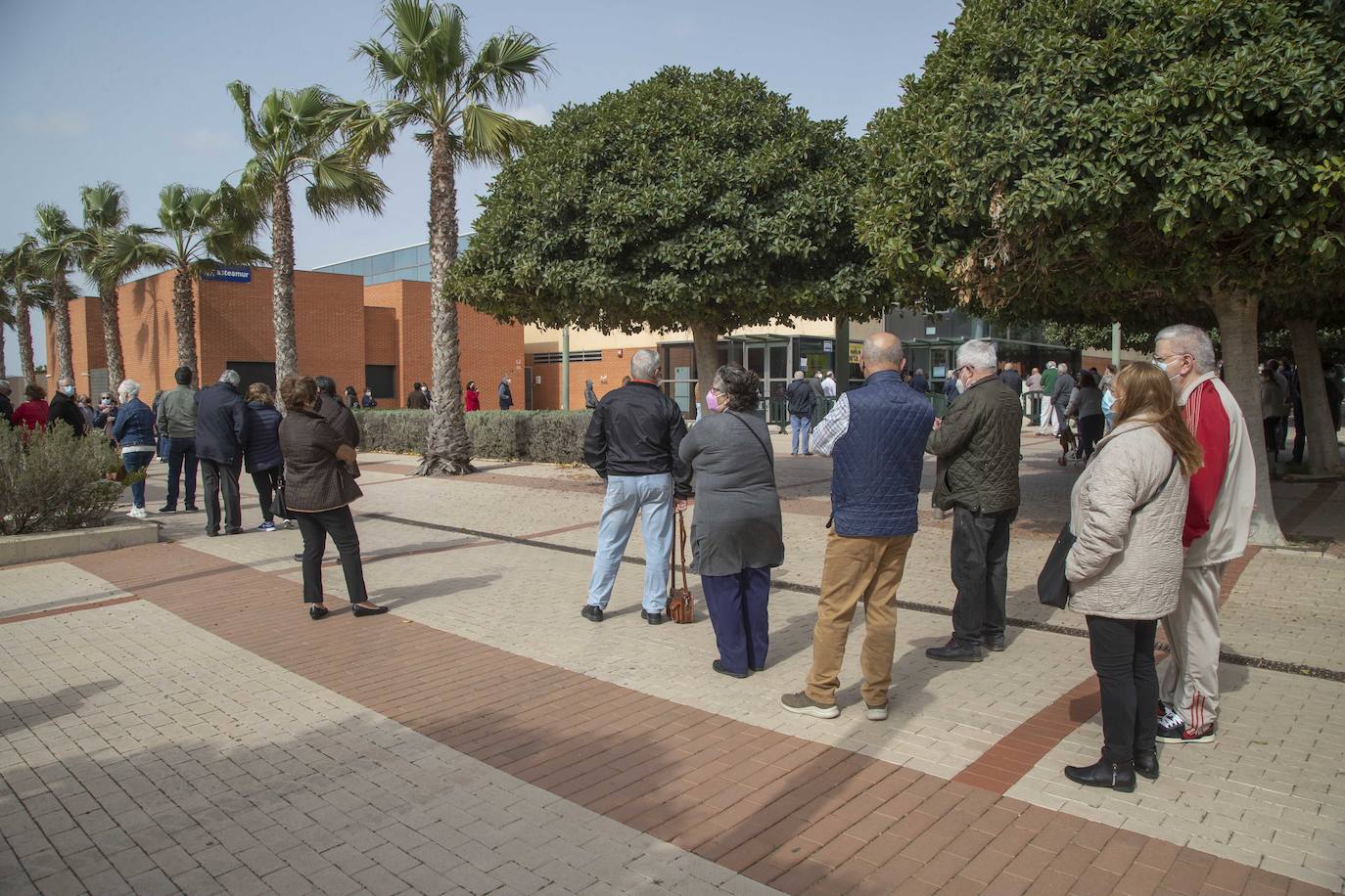 Fotos: Una vacunación masiva y deseada en Cabezo Beaza