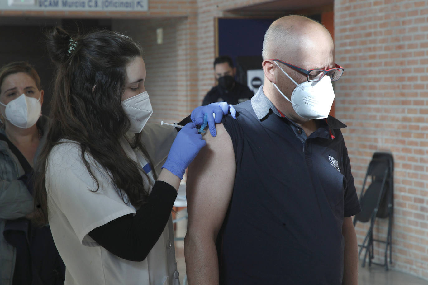 Fotos: Primeros murcianos de 64 y 65 años vacunados en el Palacio de los Deportes de Murcia