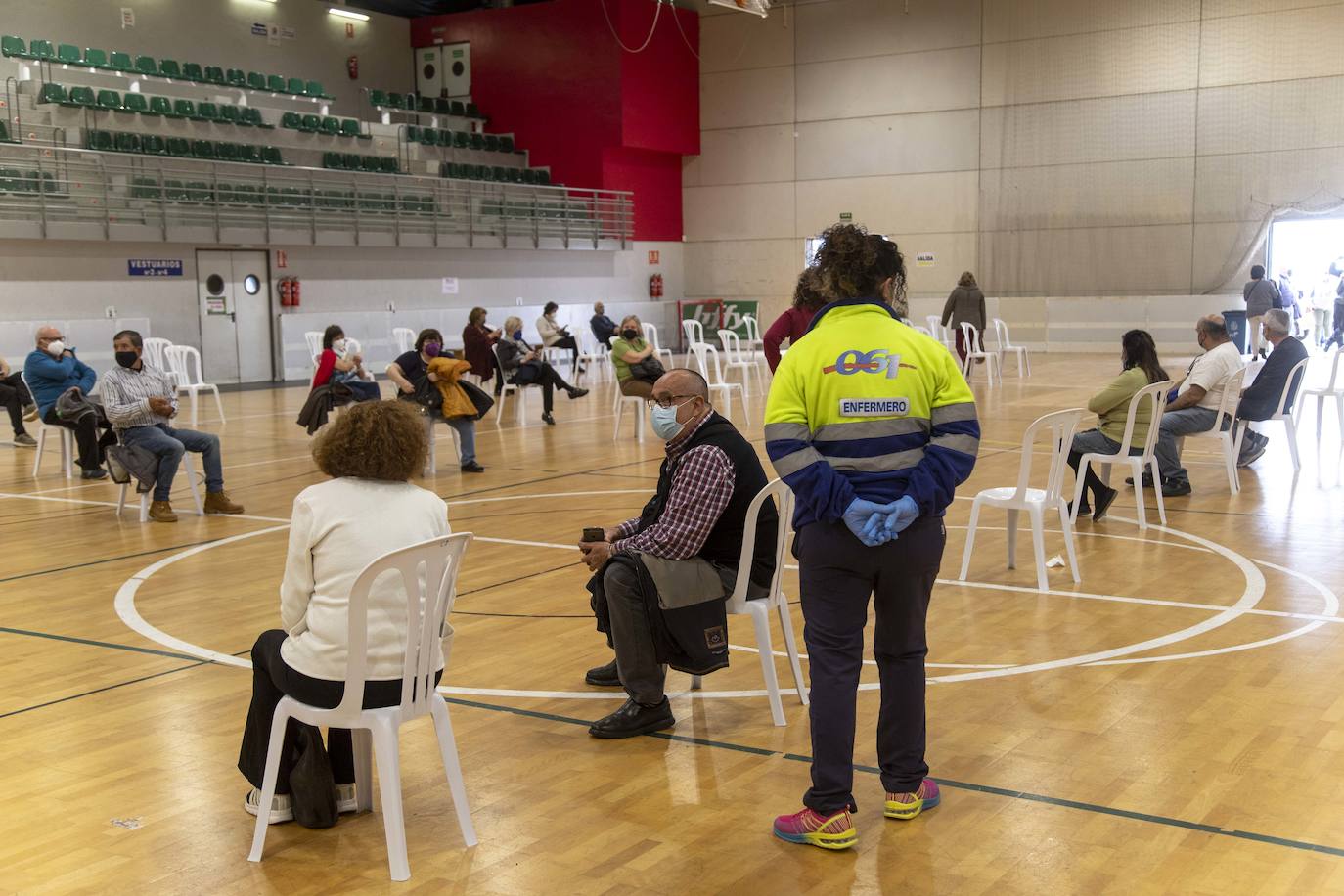 Fotos: Vacunación a personas de 64 y 65 años en Cartagena durante el Jueves Santo