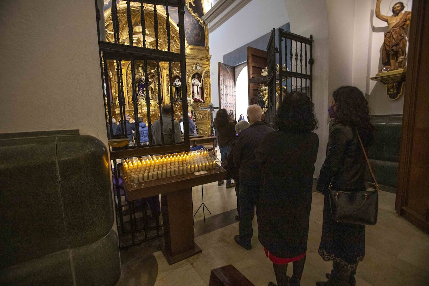 Fotos: Visitas con precaución en las capillas de Cartagena