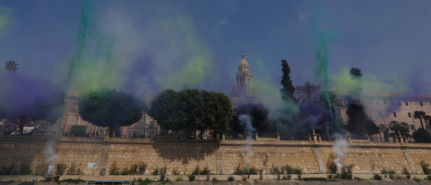 Fotos: La &#039;tronaera&#039; huertana cubre de color el cielo de Murcia