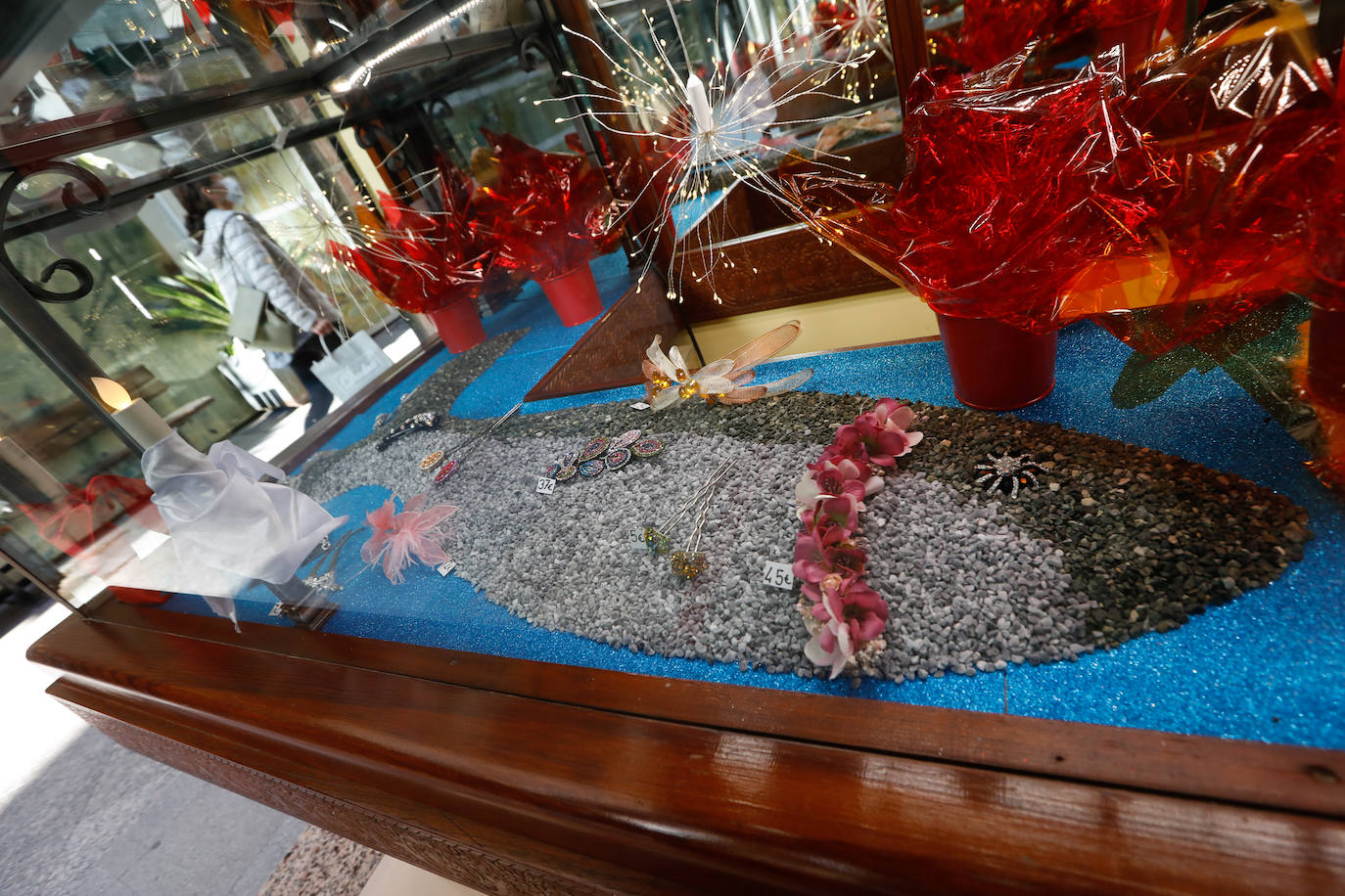 Fotos: Los comerciantes de Murcia acogen el Entierro de la Sardina en sus escaparates