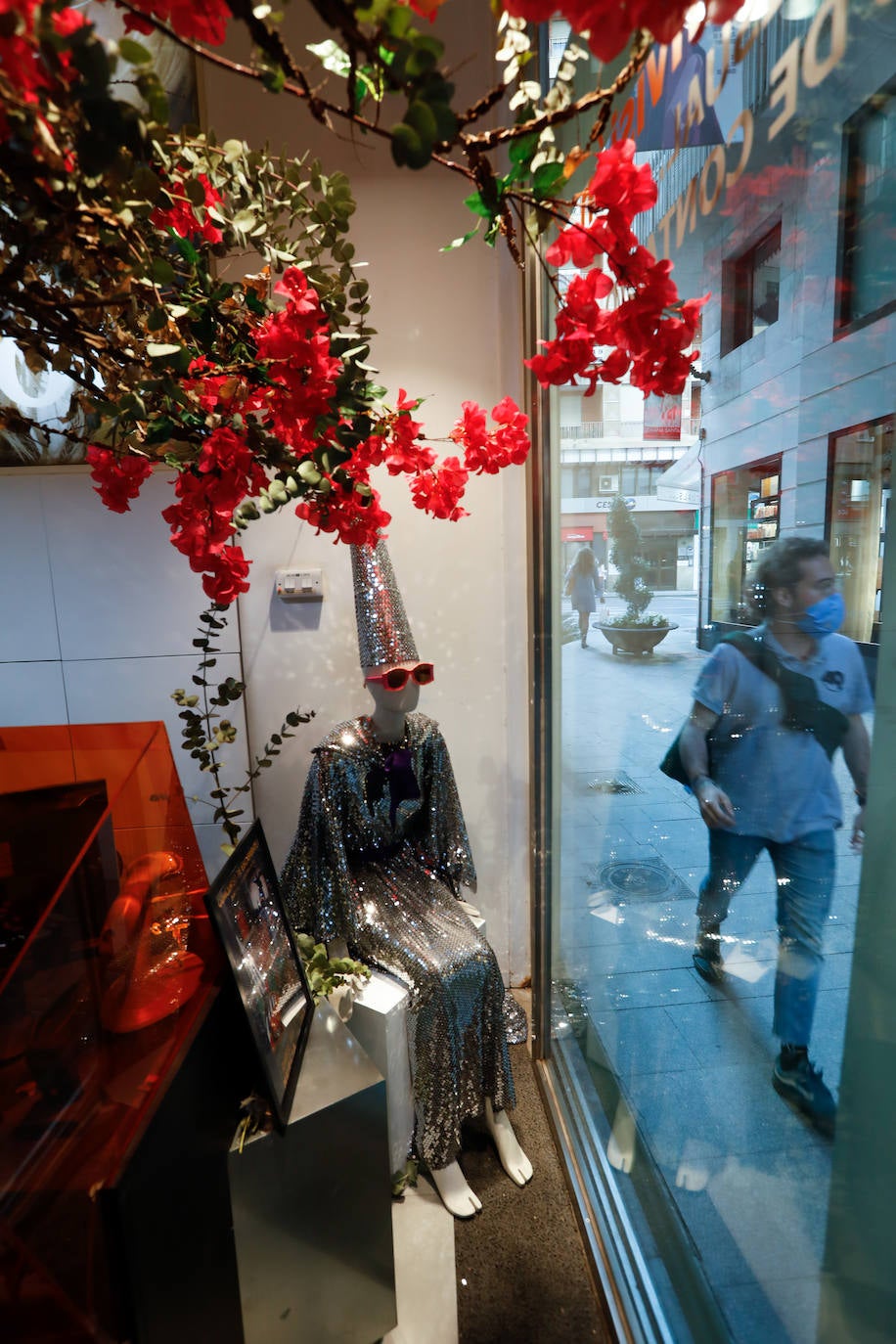 Fotos: Los comerciantes de Murcia acogen el Entierro de la Sardina en sus escaparates