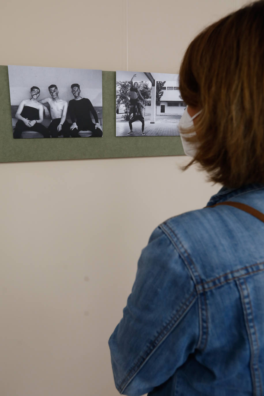 Fotos: Una exposición de fotos muestra la cara más desconocida del desfile del Entierro de la Sardina