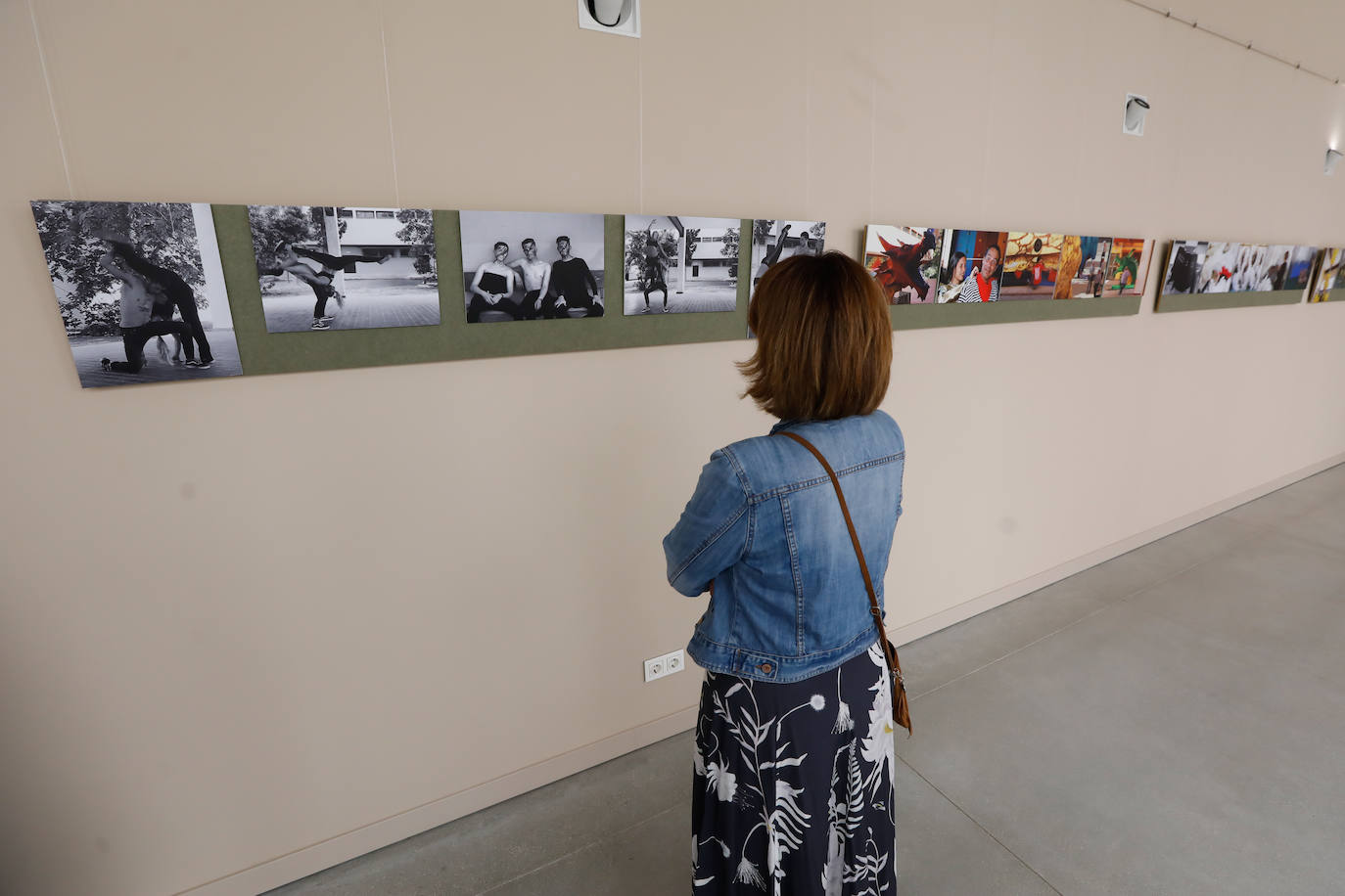 Fotos: Una exposición de fotos muestra la cara más desconocida del desfile del Entierro de la Sardina