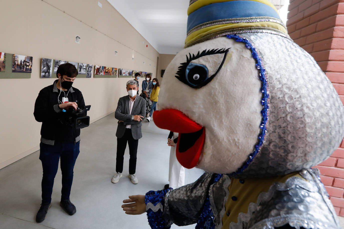 Fotos: Una exposición de fotos muestra la cara más desconocida del desfile del Entierro de la Sardina