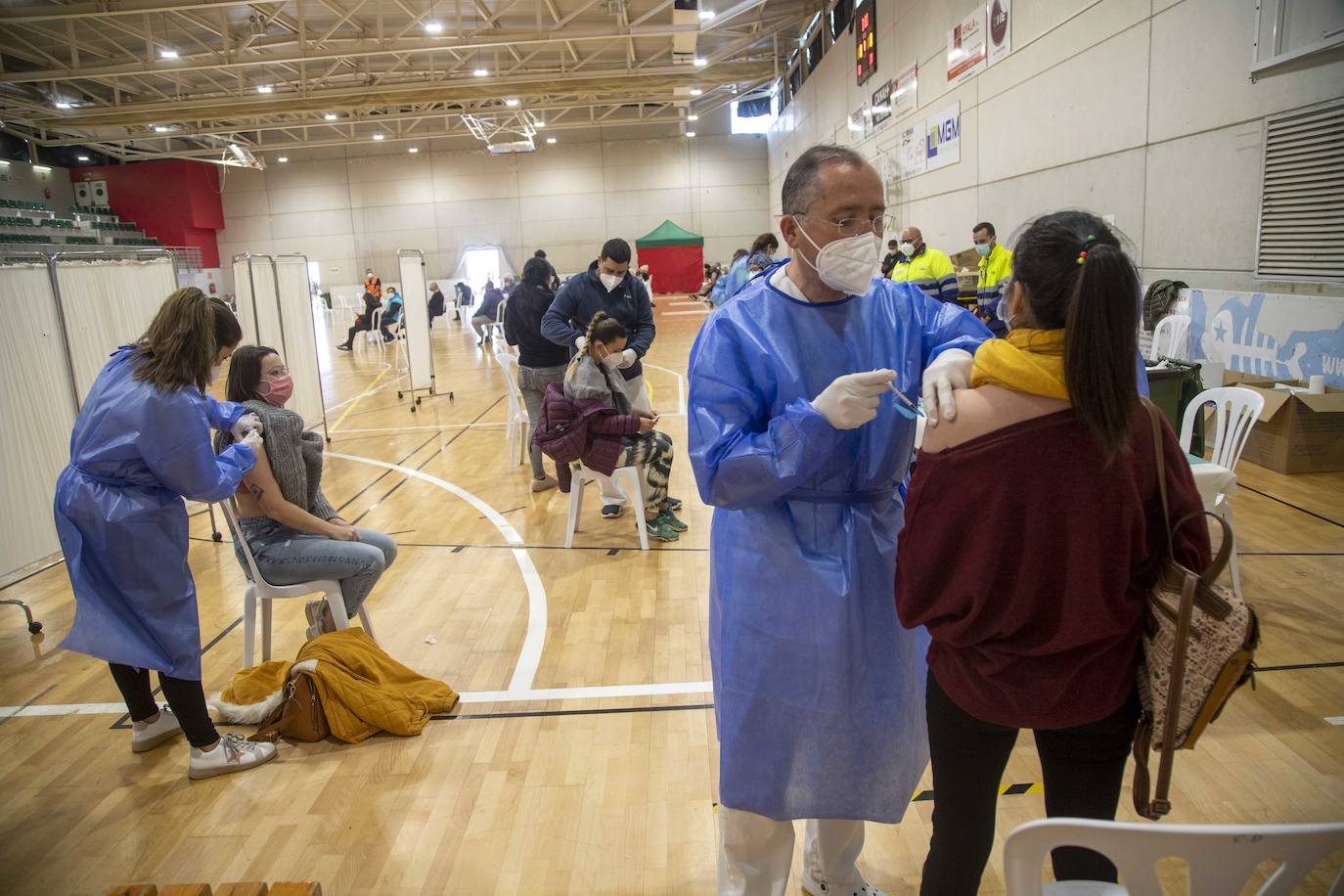 Fotos: Colas en Cartagena para vacunarse con AstraZeneca