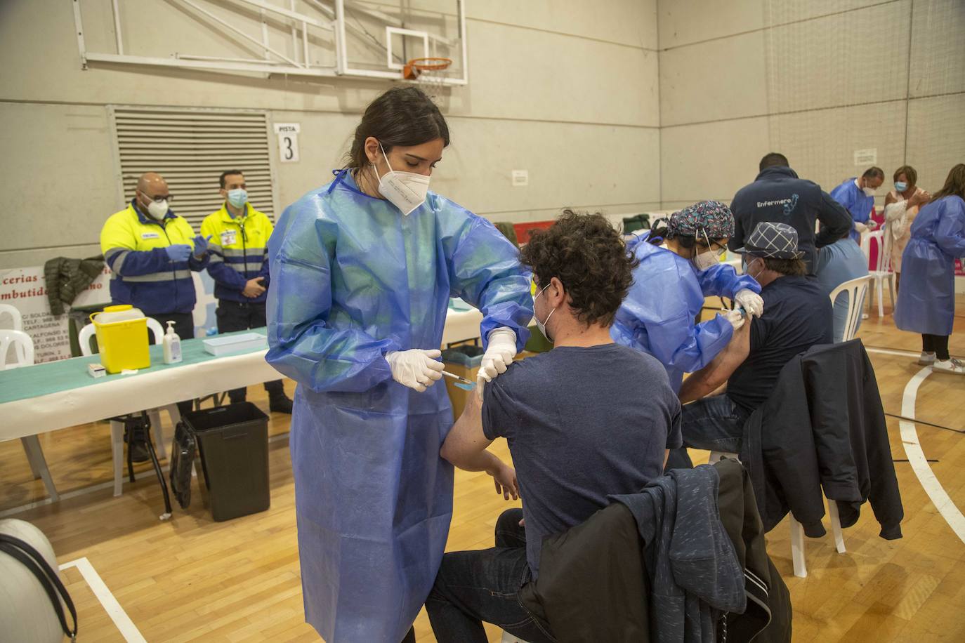 Fotos: Colas en Cartagena para vacunarse con AstraZeneca