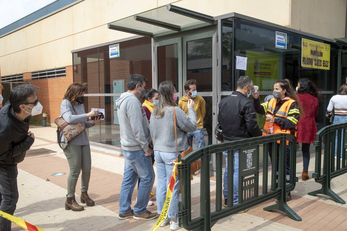 Fotos: Colas en Cartagena para vacunarse con AstraZeneca