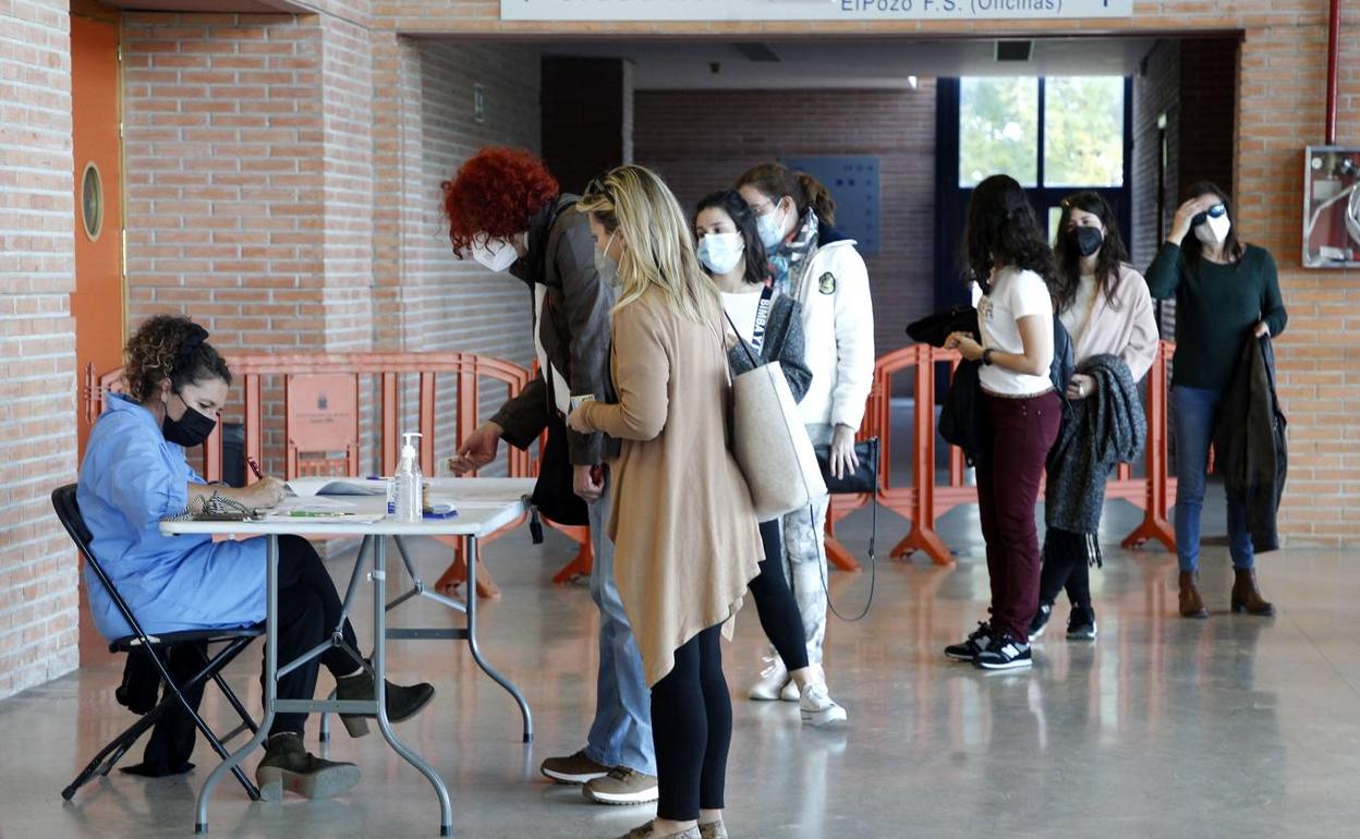 El 96% de los docentes de Primaria y Secundaria acuden a vacunarse