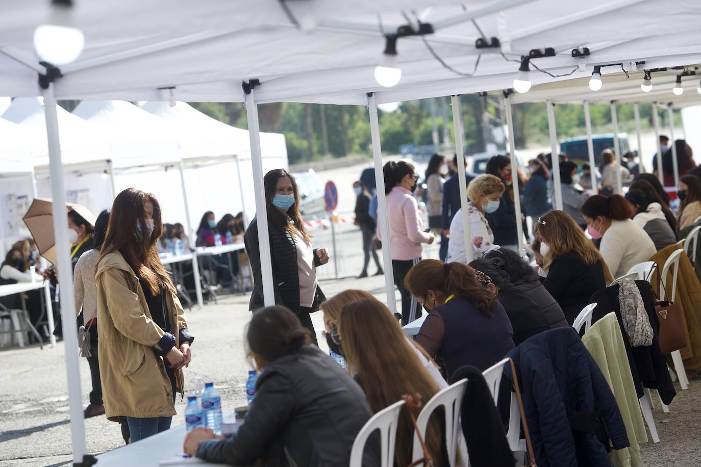 Fotos: Unos 12.000 ecuatorianos votan en la Región a su presidente