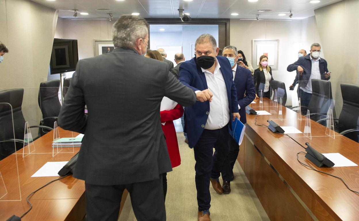 El presidente del Sindicato Central de Regantes del Trasvase, Lucas Jiménez, este martes, en la Asamblea Regional.