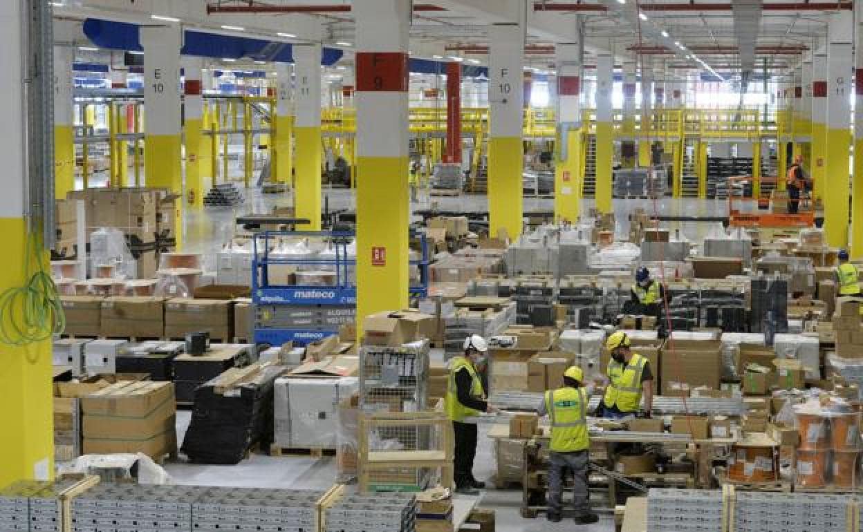 Instalaciones del centro logístico de Amazon en Valladolises.