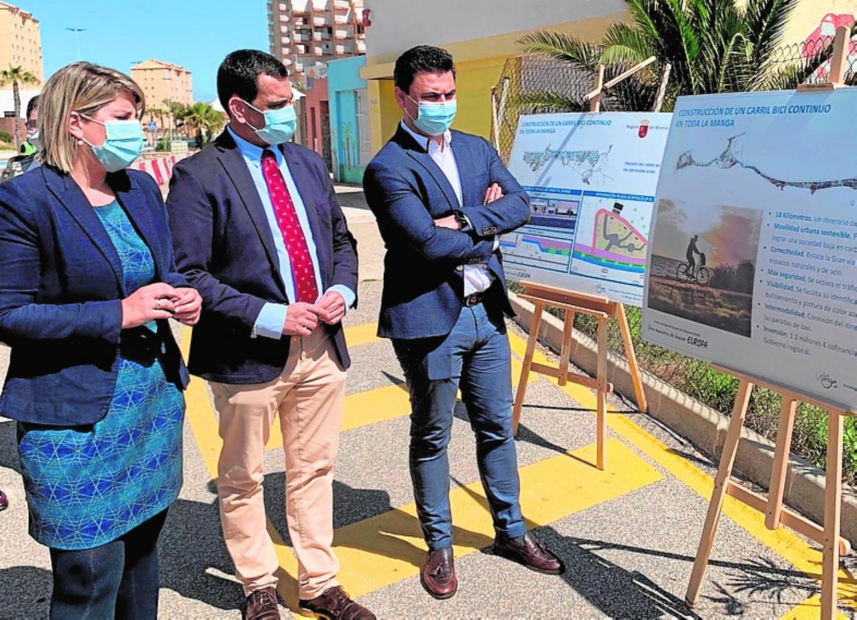 Arroyo, Díez de Revenga y Luengo, ayer, en La Manga. 