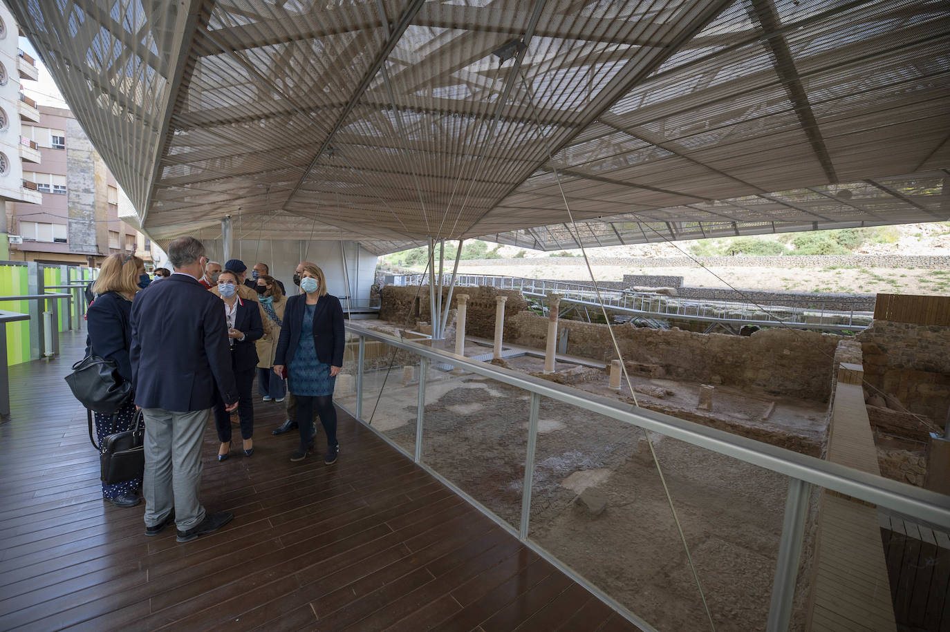 Fotos: Castejón muestra al Ministerio que la zona que prevé edificar está fuera del área arqueológica