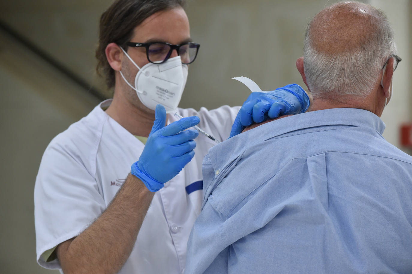 Fotos: Vacunaciones masivas contra el coronavirus en el Enrique Roca de Murcia