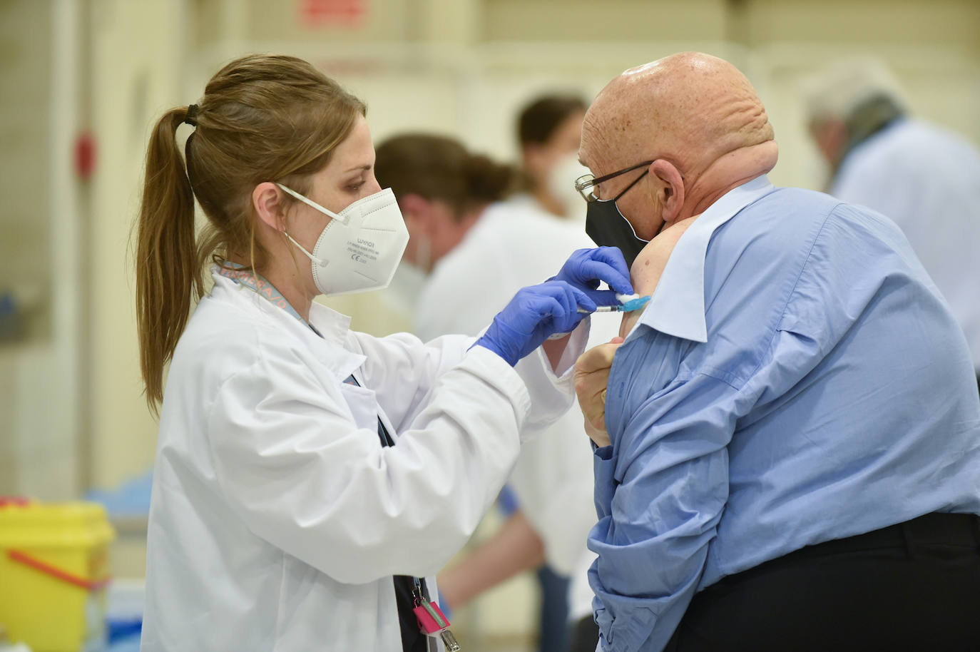 Fotos: Vacunaciones masivas contra el coronavirus en el Enrique Roca de Murcia