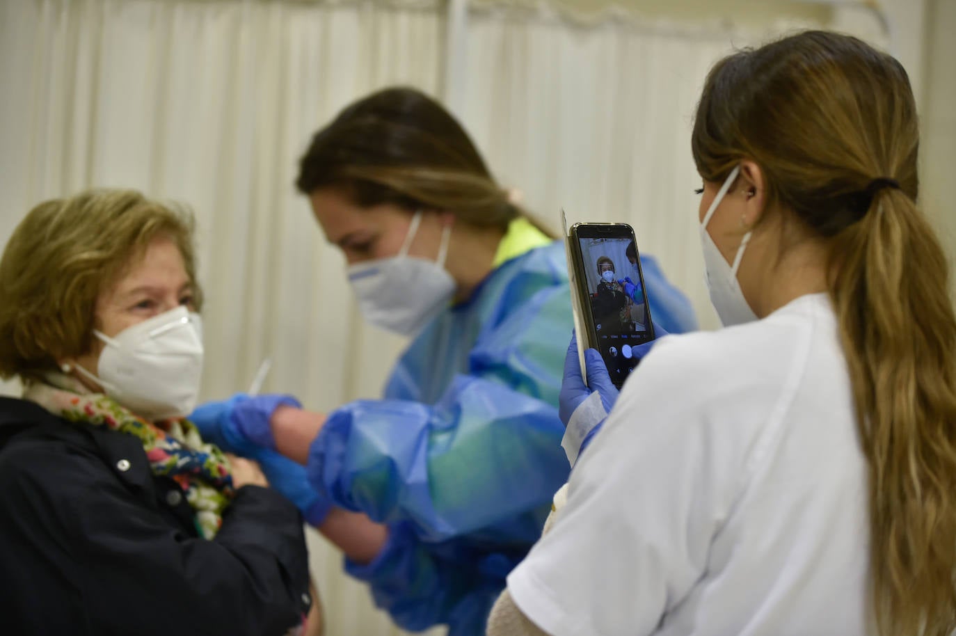 Fotos: Vacunaciones masivas contra el coronavirus en el Enrique Roca de Murcia