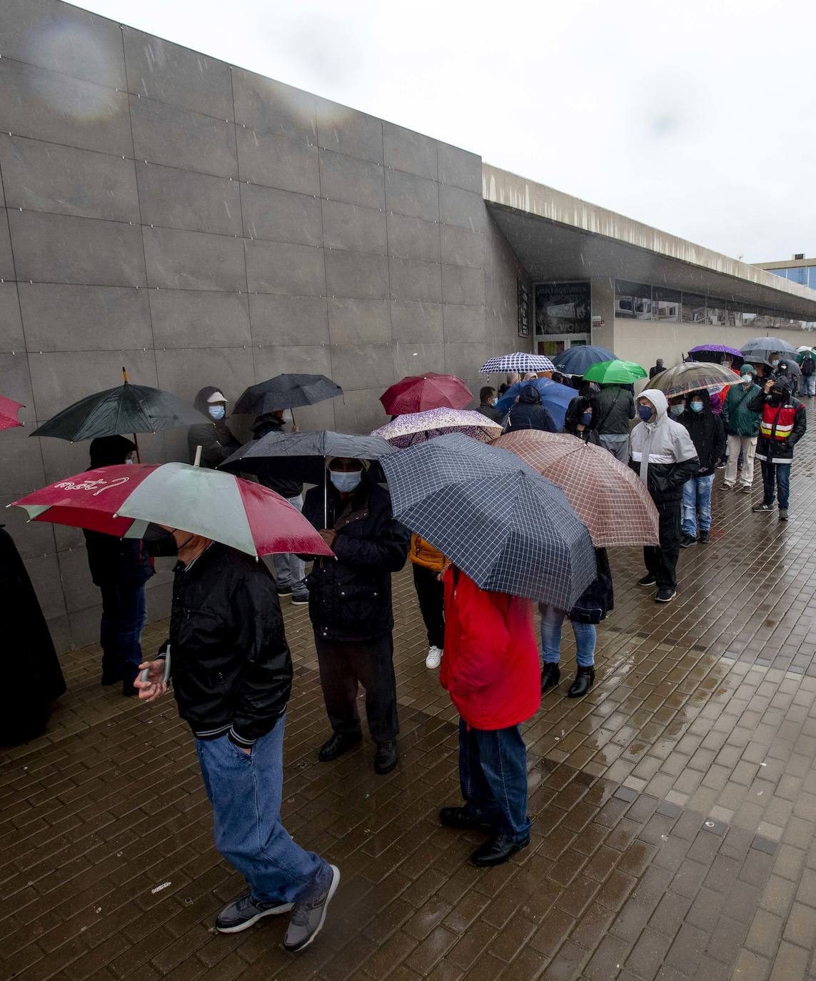 Fotos: La vacunación contra la Covid-19 congrega a 4.000 personas en el pabellón de Torre Pacheco