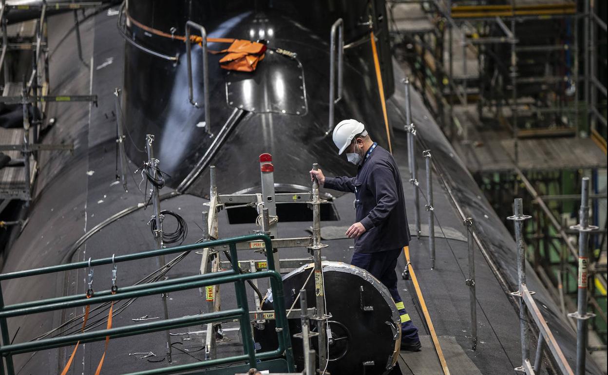 Prototipo del submarino 'Isaac Peral' en el astillero de Navantia en Cartagena.