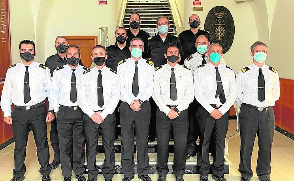 Submarinistas e ingenieros del Grupo S-80 de la ICO.