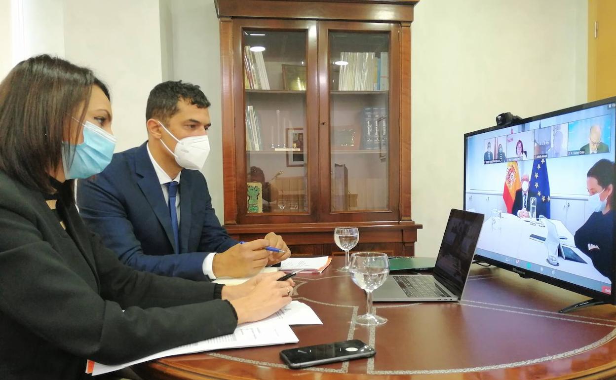 Valle Miguélez, y el el director general de Universidades, Christian de la Fe, durante la reunión telemática de la Conferencia General de Política Universitaria de este lunes .