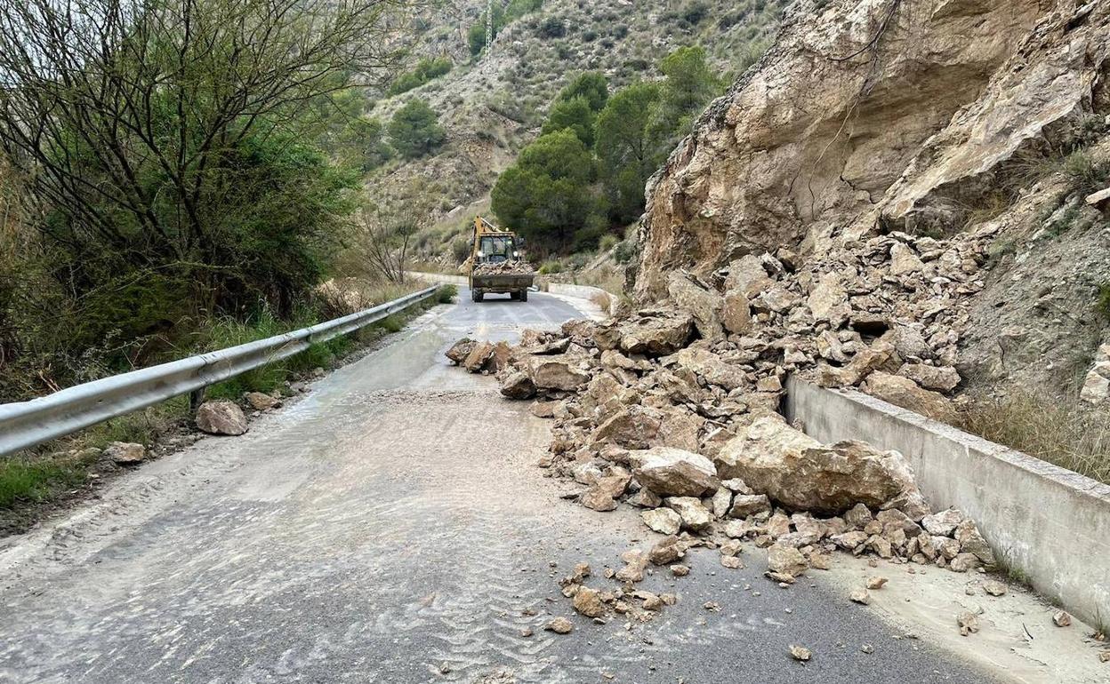 Desprendimientos en la carretera entre Ulea y Archena.