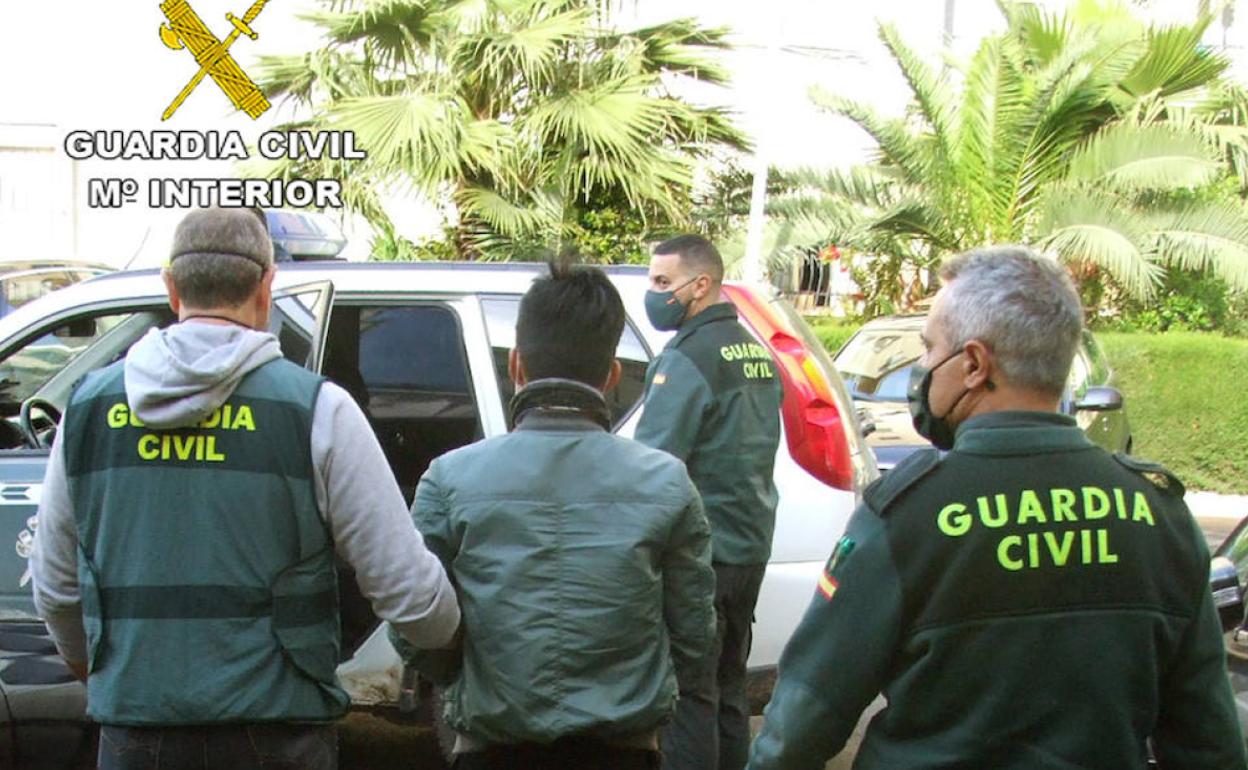 La Guardia Civil detiene en Cartagena al autor de una agresión sexual a una menor.