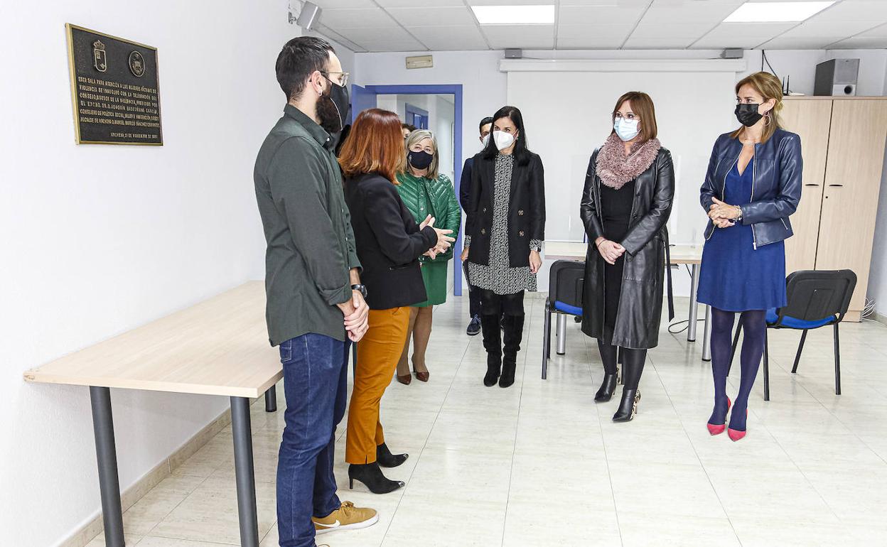 La vicepresidenta y consejera de Mujer, Igualdad, LGTBI, Familias y Política Social, Isabel Franco, y la alcaldesa del municipio, Patricia Fernández, inauguraron hoy el nuevo Sapmex de Archena.