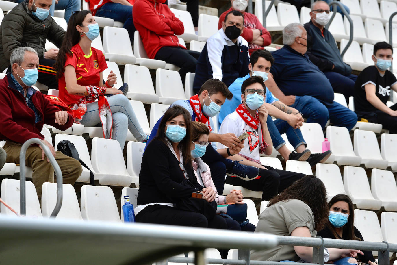 Fotos: Las mejores imágenes de la afición del Murcia durante el encuentro ante el Linense