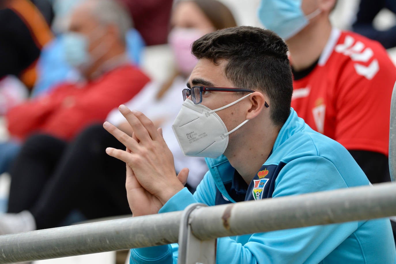 Fotos: Las mejores imágenes de la afición del Murcia durante el encuentro ante el Linense