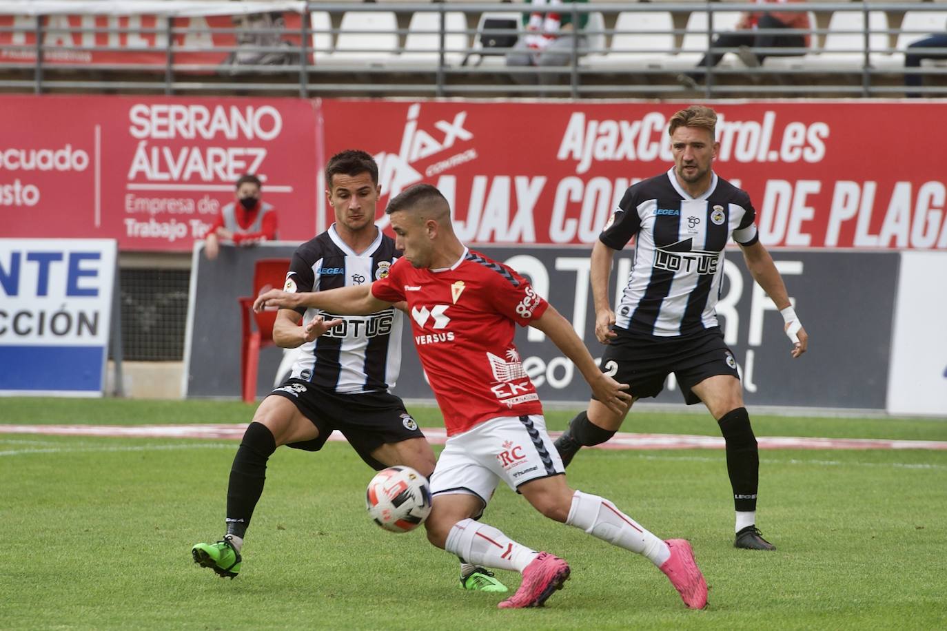 Fotos: El empate del Real Murcia ante el Linense, en imágenes