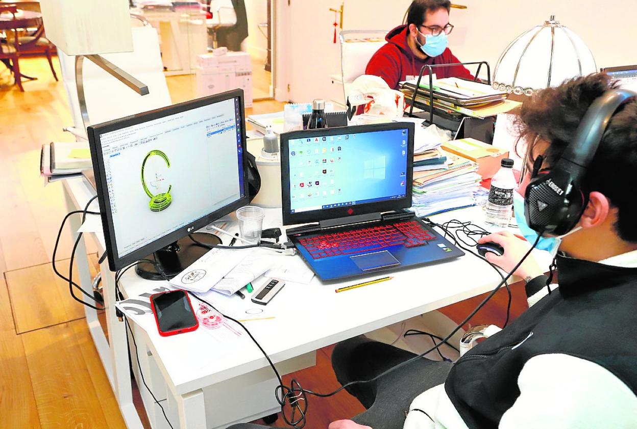 Interior de un departamento de diseño industrial. 