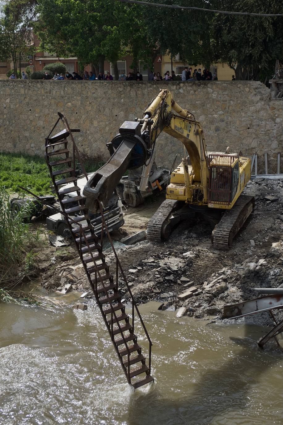 Fotos: Obras para sacar la hormigonera del río Segura