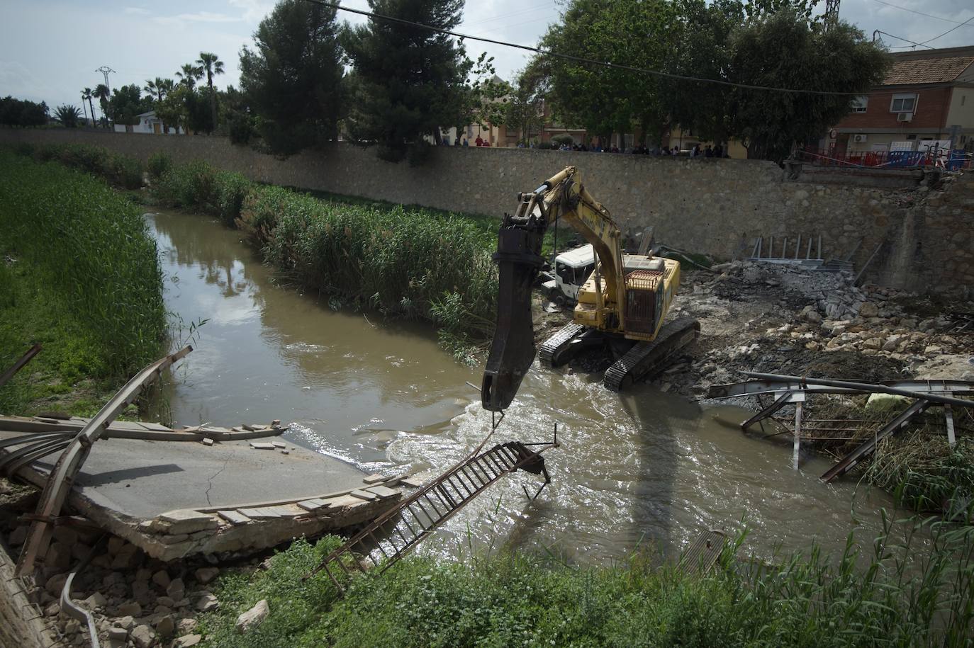 Fotos: Obras para sacar la hormigonera del río Segura