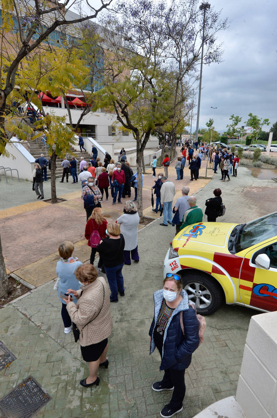 Fotos: Colas en el Palacio de los Deportes de Murcia tras un fallo logístico en el proceso de vacunación