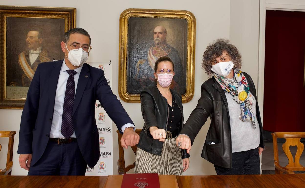 El rector de la UMU, José Luján; la alcaldesa de Cartagena, Ana Belén Castejón; y la rectora de la UPCT, Beatriz Miguel.