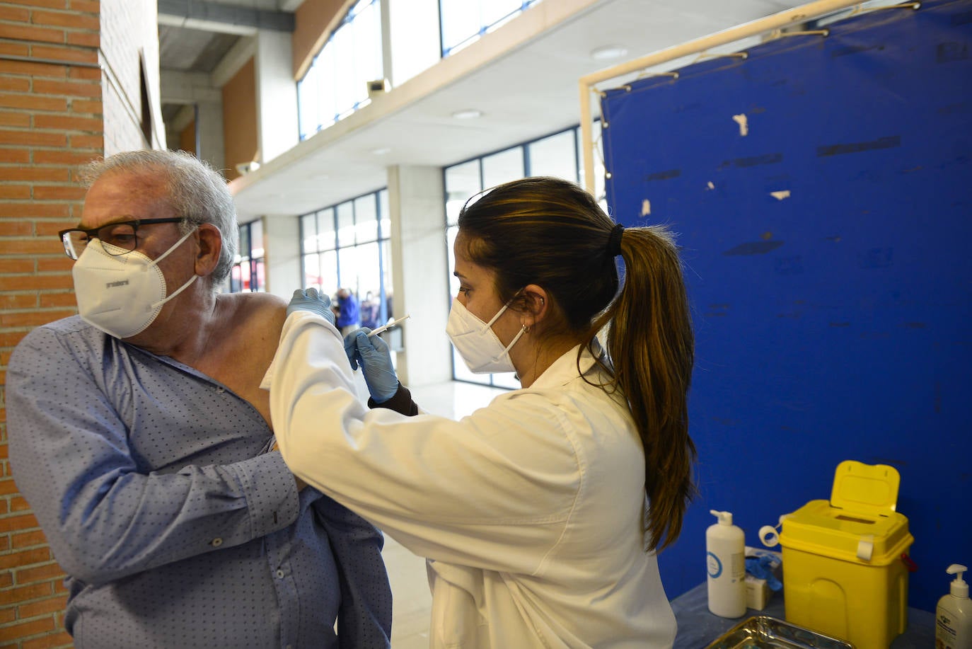 Fotos: Vacunación en Murcia a la población de 65 a 69 años