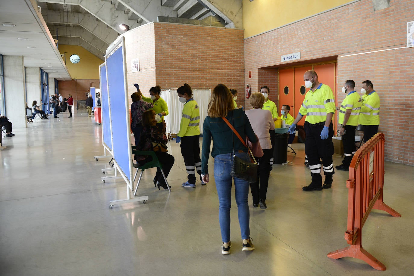 Fotos: Vacunación en Murcia a la población de 65 a 69 años