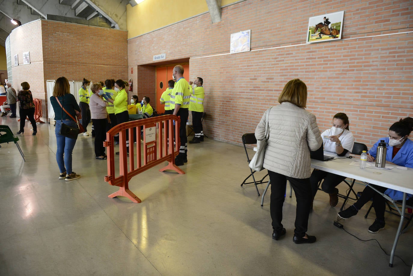 Fotos: Vacunación en Murcia a la población de 65 a 69 años