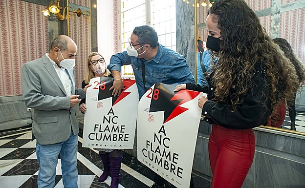 Esta edición lleva por lema 'Arte ante la tormenta'. En la imagen, Parra, en la presentación. 