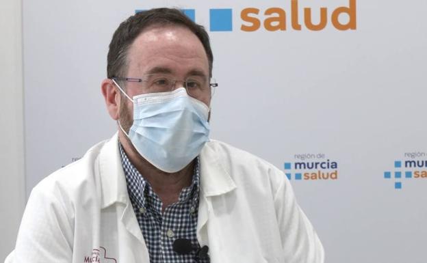 El portavoz técnico de la Consejería de Salud, Jaime Pérez, resuelve las dudas más frecuentes sobre las vacunas.