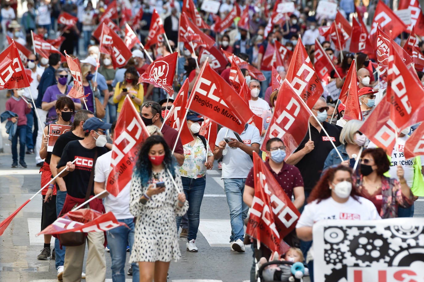 Fotos: Manifestación del Primero de Mayo en Murcia