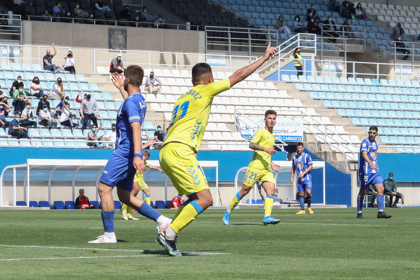 Fotos: Justo reparto de puntos para el Lorca en un partido de trámite